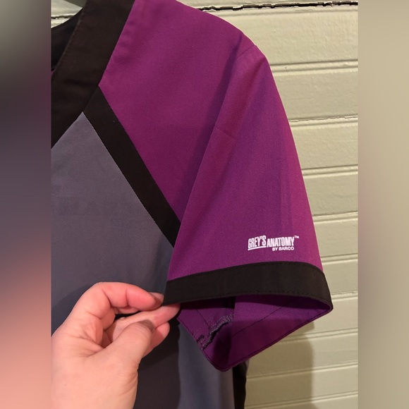 🩺 Grey's Anatomy by Barco ACTIVE Women's Purple/Black/Gray Scrub Top Sz SM - Picture 5 of 9